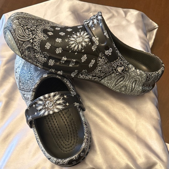 CROCS Paisley Patterned Mules in Black and White - Picture 12 of 17